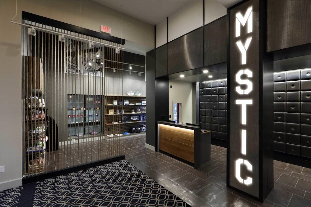 Hilton Mystic Hotel Exterior foto