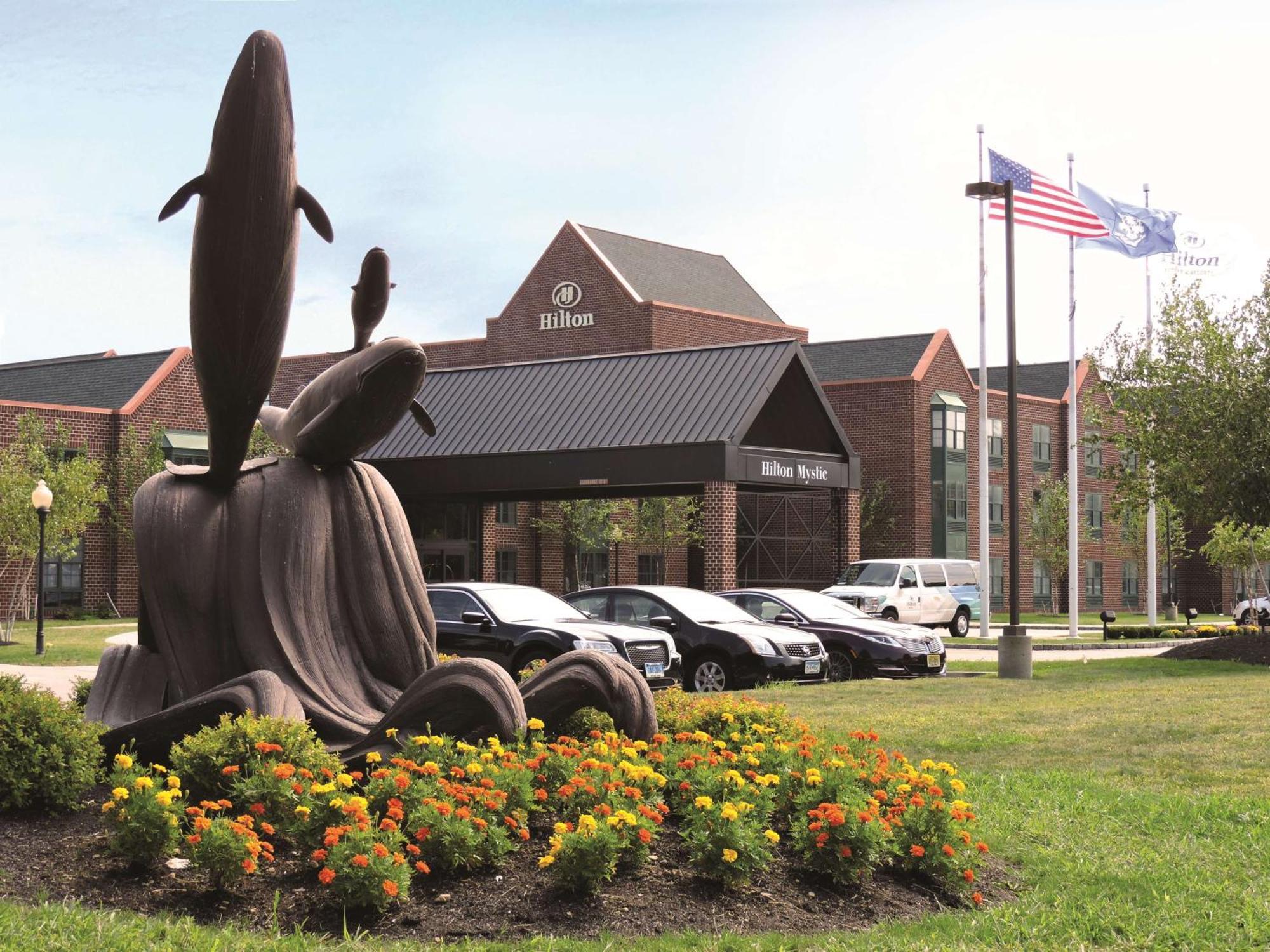 Hilton Mystic Hotel Exterior foto