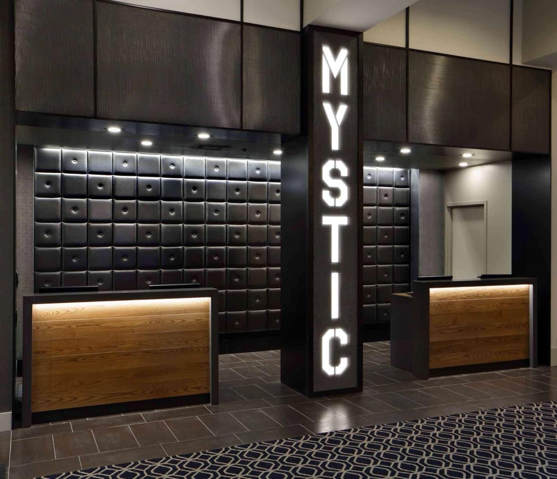 Hilton Mystic Hotel Exterior foto